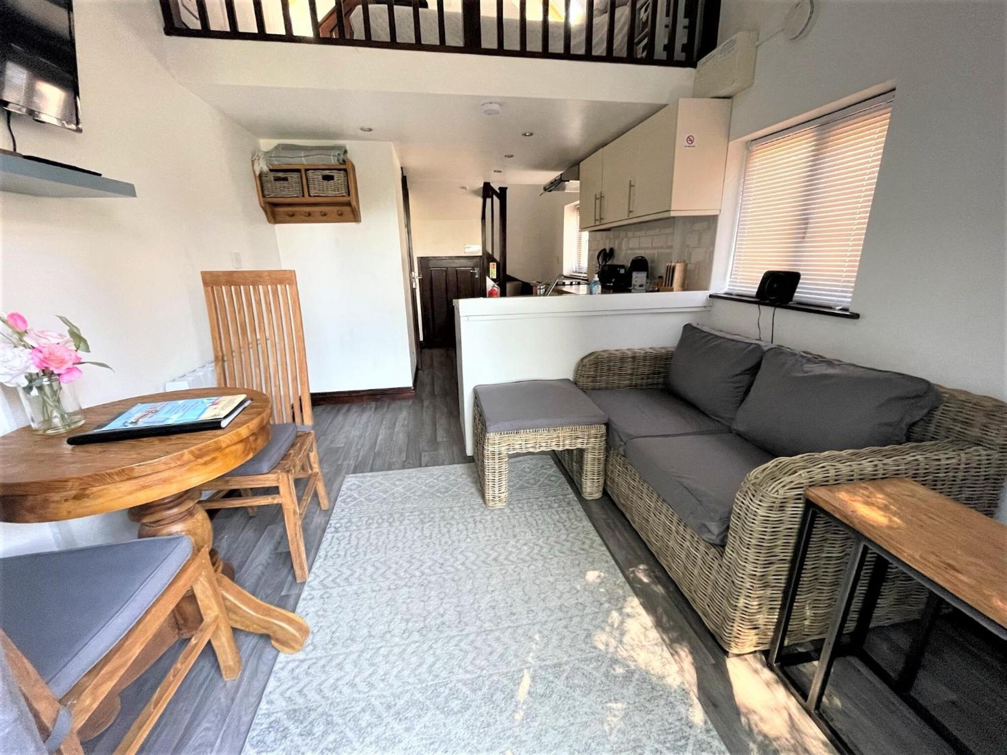 סנט אוסטל The Stables - Detached Cottage With Private Garden & Hot Tub מראה חיצוני תמונה
